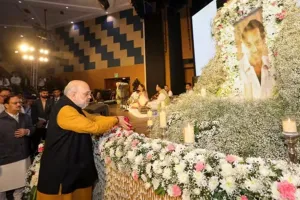 Dharmendra: अभिनेता धर्मेंद्र की शांति सभा में जुटे दिग्गज, अमित शाह, जेपी नड्डा समेत कई हस्तियों ने दी श्रद्धांजलि