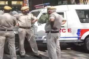 'ऑपरेशन क्लीन स्वीप' : दिल्ली पुलिस ने द्वारका में अवैध रूप से रह रहे 130 विदेशियों को भेजा वापस