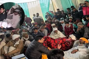 बदायूं: हड़ताल के दौरान बिगड़ी ग्रामीणों का हालत, पूर्व विधायक ने दिया आश्वासन