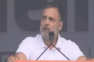 रामलीला मैदान में बोले राहुल - देश में सत्य और असत्य के बीच लड़ाई, ‘आरएसएस सरकार’ को हटाएंगे  