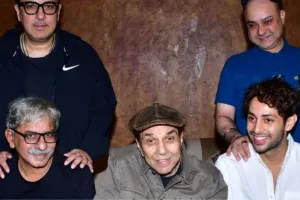 पहली मुलाकात में घबराहट... नहीं पता कैसे बात करना, अगस्त्य नंदा ने धर्मेंद्र के साथ इक्कीस में काम करने को बताया यादगार पल  