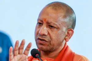 'नौकरी के नाम पर विदेश भेजने वालों का होगा सख्त इलाज' जनता दर्शन में बोले CM योगी; कड़ी कार्रवाई के निर्देश