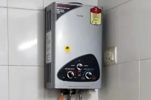 UP: गैस का गीजर बना दंपति का काल... बंद बाथरूम में दम घुटने से दोनों की मौत 