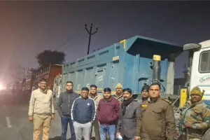 Bareilly: टैक्स चोरी कर उत्तराखंड से रेता-बजरी ला रहे 23 ट्रक सीज