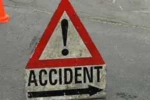 कोहरे का कोहराम... ट्रक और बस की टक्कर से भारी नुकसान, राष्ट्रीय राजमार्ग पर लगा लंबा जाम