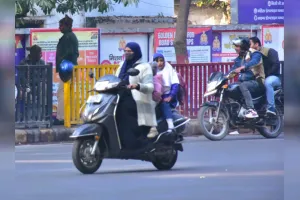 Moradabad: दोपहर में थोड़ी देर के लिए निकले सूर्यदेव, सुबह से छाया रहा घना कोहरा