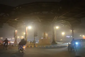 Bareilly: कुछ देर की राहत के बाद फिर छायी घने कोहरे की चादर