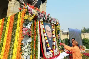 अटल जी ने विकास के विजन के साथ देश को बढ़ाया... CM ने महामना मदन मोहन मालवीय व राजा बिजली पासी की जयंती पर उन्हें किया नमन