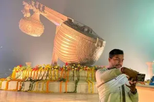 लता चौक से रामपथ पर ई-रिक्शा पर प्रतिबंध... बिना सत्यापन के बाहरी महिलाएं सड़क पर बेच रही सामान, जानें क्या बोले सीओ