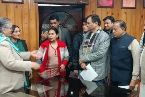 ट्रेड को लाइसेंस शुल्क में लाने पर भड़के व्यापारी, आज करेंगे प्रदर्शन... लखनऊ व्यापार मंडल ने महापौर को सौंपा ज्ञापन