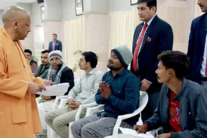 CM योगी ने धान क्रय केंद्र की मनमानी पर DM को लगाई फटकार, सभी केंद्रों के औचक निरीक्षण का दिया आदेश