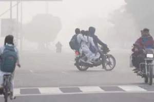 Prayagraj Cold Wave Alert : ठंड और कोहरे की बढ़ी तीव्रता, जनजीवन आंशिक रूप से प्रभावित 
