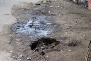 कागजों पर चकाचक, हकीकत में गड्ढों की भरमार: सैफलपुर-नरौना सड़क की बदहाली से ग्रामीणों का जीना मुहाल