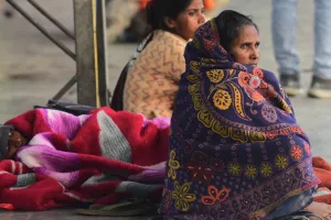 उत्तर भारत में ठंड का तांडव: यूपी की हालात सबसे ज्यादा खराब...विजिबिलिटी जीरो, 27 जिलों में कोहरा छाया, ट्रेनें घंटों लेट, फ्लाइट्स कैंसिल