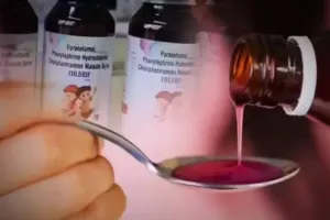 100 करोड़ की नशीली सिरप तस्करी: बर्खास्त सिपाही आलोक-अमित को कोर्ट में देख भड़के वकील, मच गया हंगामा