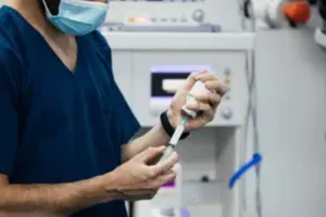 दो सरकारी अस्पतालों में एनेस्थीसिया डॉक्टरों का संकट, ICU और OT का संचालन प्रभावित, सर्जरी पर लगा ब्रेक