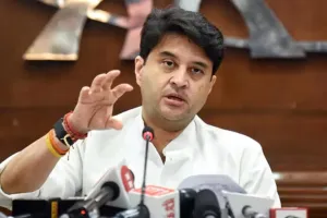 Sanchar Saathi app controversy:  जासूसी के आरोपों पर सिंधिया का पलटवार, कहा-“संचार साथी ऐप को जब मन करे डिलीट कर दो...” 