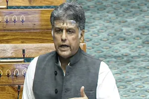 मनीष तिवारी का EC पर हमला: निर्वाचन आयोग के पास SIR कराने का कानूनी आधार नहीं, मतपत्रों से हों चुनाव 