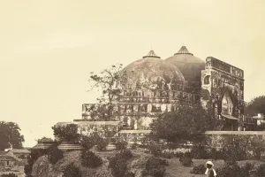 छह दिसंबर : अयोध्या में भीड़ ने आज के दिन ही गिराई थी बाबरी मस्जिद 