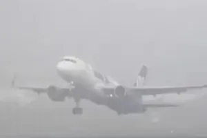 दिल्ली में जहरीली धुंध का कहर: IGI एयरपोर्ट पर 228 उड़ानें रद्द, 5 डायवर्ट, एयरलाइंस ने जारी की एडवाइजरी