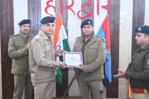 कर्तव्यनिष्ठ पुलिसकर्मियों का सम्मान: 32 जवान 