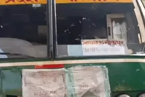 चारबाग फुट ओवरब्रिज के पास रोडवेज बस ने महिला नगर निगम कर्मी को रौंदा, लोगों ने की चालक की जमकर धुलाई, जांच शुरू