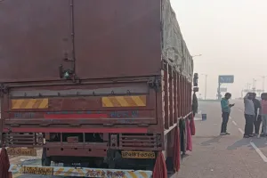 पूर्वांचल एक्सप्रेस-वे पर शराब चोरी मामलाः आबकारी निरीक्षक ने ट्रक चालक पर दर्ज कराया गबन का मुकदमा