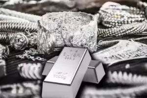 चांदी की रिकॉर्ड उछाल:लगातार 5वें दिन दामों में तेजी, 2.32 लाख के ऐतिहासिक स्तर पर पहुंची