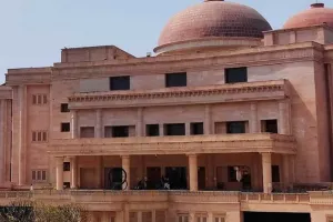 लखनऊ हाईकोर्ट का बड़ा फैसला: फेंसिडिल कफ सिरप मामले में विभोर राणा और विशाल सिंह को मिली अंतरिम जमानत