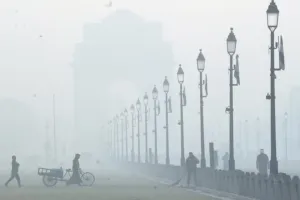 दिल्ली घनी धुंध की चपेट में: AQI 366... हवा 'बहुत खराब', विजिबिलिटी मात्र 350 मीटर, कई उड़ानें हुईं प्रभावित