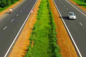 सड़क सुरक्षा को जन-आंदोलन बनाने की मुहिम: ‘सड़क सुरक्षा मित्र’ और ‘राहवीर’ योजनाओं का यूपी में जोरदार विस्तार