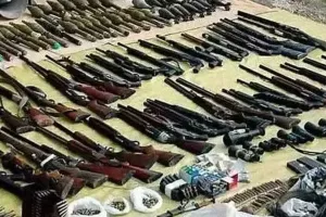 18 दिसंबर :पुरुलिया में खेतों में मिला हथियारों का जखीरा 