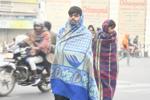 Weather Update: यूपी में घना कोहरा, बिहार को ठंड-कोहरे की दोहरी मार, कश्मीर-हिमाचल में जारी बर्फबारी की चेतावनी