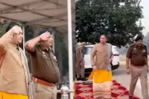 बहराइच में कथावाचक को गार्ड ऑफ ऑनर देने पर बवाल: DGP ने SP से मांगा जवाब, अखिलेश-चंद्रशेखर ने बताया 'संविधान पर हमला'