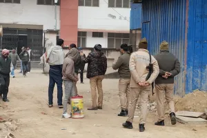Pratapgarh News: आरोपी हिरासत से फरार, चार पुलिसकर्मियों सहित पांच के खिलाफ FIR दर्ज 