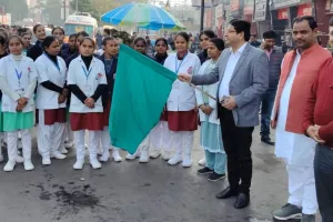 प्रयागराज में निकाली गई एड्स जागरूकता रैली, डीआईओएस ने दिखाई हरी झंडी 