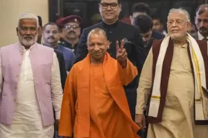 UP Winter Session 2025 Live: कोडीन कफ सिरप पर बवाल, सपा विधायकों ने बोतलें और पोस्टर लहराए, अनुपूरक बजट आज होगा पेश 