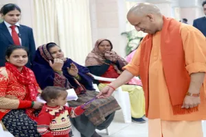 आमजन की समस्याओं के समाधान पर निगरानी रखें वरिष्ठ अधिकारी, नहीं बर्दाश्त की जाएगी कोई कमीः सीएम योगी 