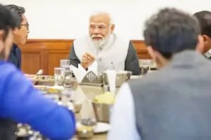 प्रधानमंत्री मोदी के आवास पर रात्रिभोज में जुटे NDA सांसद, संवाद के साथ साझा किये विचार 