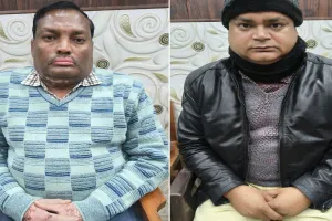 UP: रिश्वत लेते खंड शिक्षा अधिकारी और सहायक अध्यापक रंगे हाथ गिरफ्तार