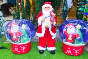 Moradabad: मैरी क्रिसमस कहने वाला सेंटा बना बाजार का आकर्षण