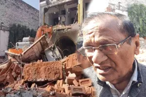 UP: बुलडोजर बरातघर पर नहीं मेरे सीने पर चला है...सरफराज वली खां बयां किया दर्द