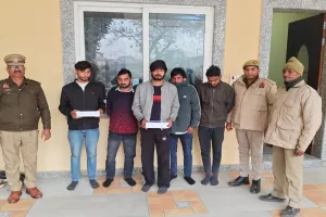 Bareilly: फ्लैट में चल रही थी कॉल गर्ल संग मस्ती, पुलिस ने कर दिया भंडाफोड़, लड़की समेत छह पकड़े