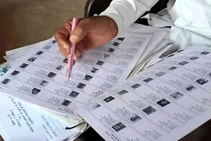 UP: कुवैत बैठे थे मगर फर्जी साइन कराकर भरवा दिया एसआईआर फॉर्म...तीन लोगों के खिलाफ FIR 