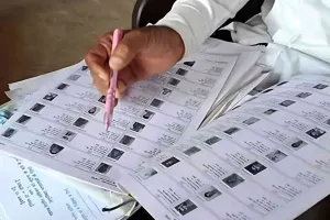 एसआईआर  : इन मुस्लिम इलाकों के बूथों पर दिख रहा बुलडोजर कार्रवाई का असर