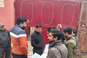 Bareilly : टैक्स बकाया होने पर एक भवन, दो व्यावसायिक प्रतिष्ठान और पांच दुकानें सील