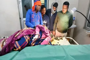 लखीमपुर खीरी: भाई के साथ बाइक से जा रही युवती पर तेंदुए ने हमला कर किया घायल