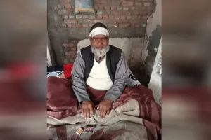 UP: तेंदुए ने घर में घुसकर ग्रामीण पर किया हमला, लोगों ने लाठी-डंडों से दौड़ाया, फैली दहशत