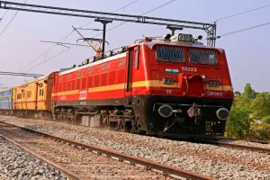 Bareilly : कोहरे के चलते इज्ज्तनगर मंडल की सात ट्रेनें निरस्त, छह के फेरे किए गए कम