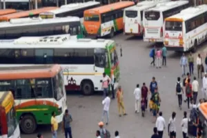 बम नहीं...आतिश बाजी के पटाखे,  आगरा बस स्टैंड में अफरातफरी के बीच बम की सूचना निकली अफवाह 